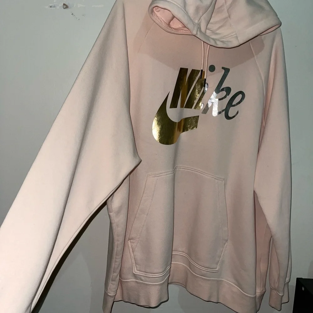 NIKE WOMENS Plus Size SPORTSWEAR RALLY METALLIC-LOGO Pull OVER HOODIE